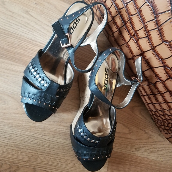 black and copper wedge cork sandal shoes by Soda - Picture 2 of 10